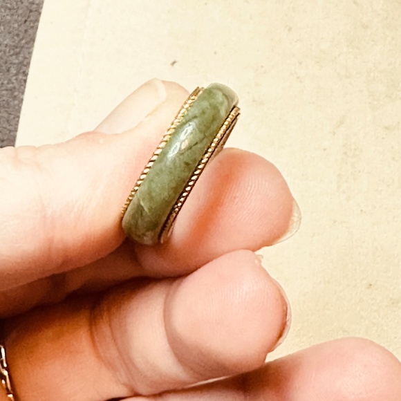 Green Jasper Band in Gold Tone Metal Setting Vintage - Picture 7 of 15